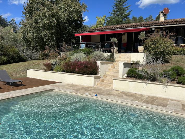 Gîte pour 6 personnes, avec Piscine à Le Bugue