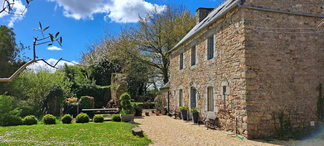Chambre d’hôte pour 2 personnes, avec Terrasse ainsi que Jardin et Vue à Pédernec