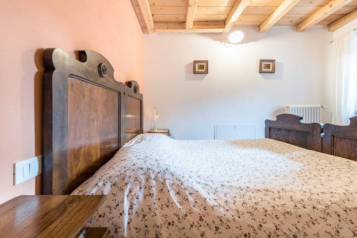 Entire apartment, Apartment Agriturismo "Al Gallo Nero Rosso" near Lake Garda with Garden & Wi-Fi in Tenno, Garda Mountains