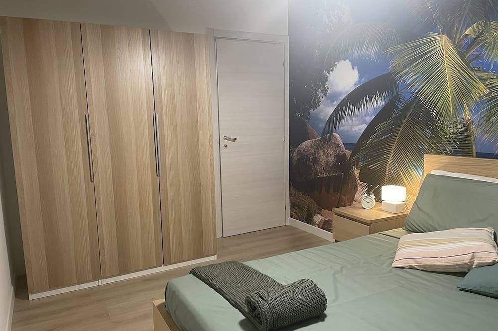 Entire apartment, Luxury vacation home with reserved parking space in Giardini-Naxos, Messina Province