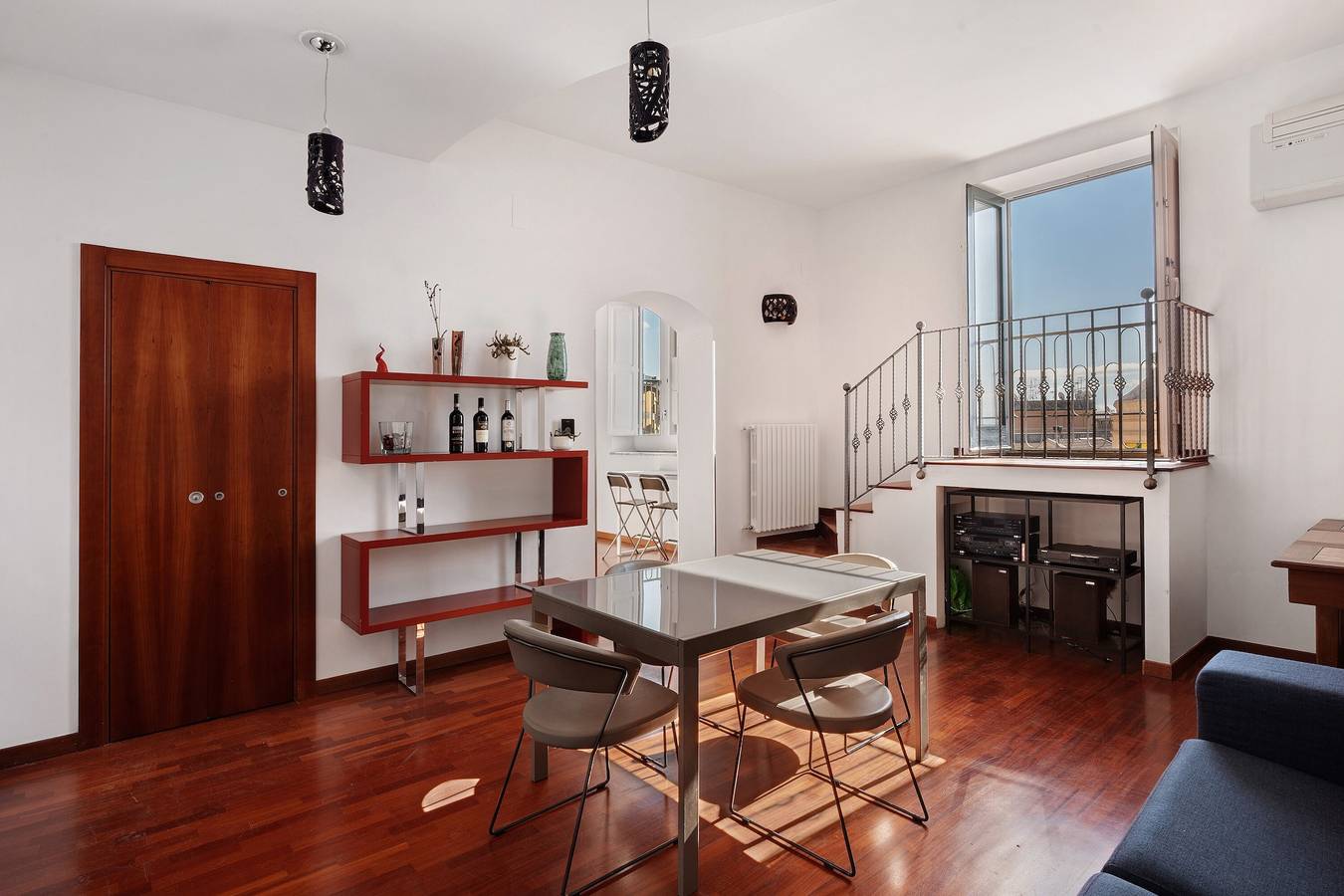 Entire apartment, Apartment 'Sempresole Al Duomo' with Sea View, Wi-Fi and Air Conditioning in Salerno, Tyrrhenian Coast Campania