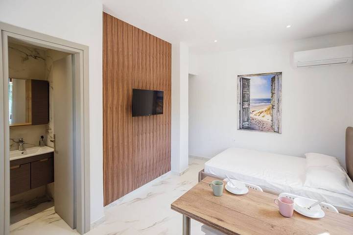 Apartment for 2 people, with garden in Planos