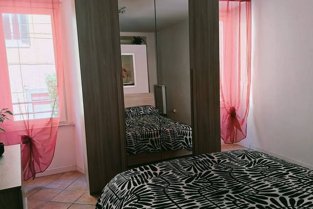 Entire apartment, Bright loft in the historic center of Marino with separate entrance. in Marino, Parco Regionale dei Castelli Romani