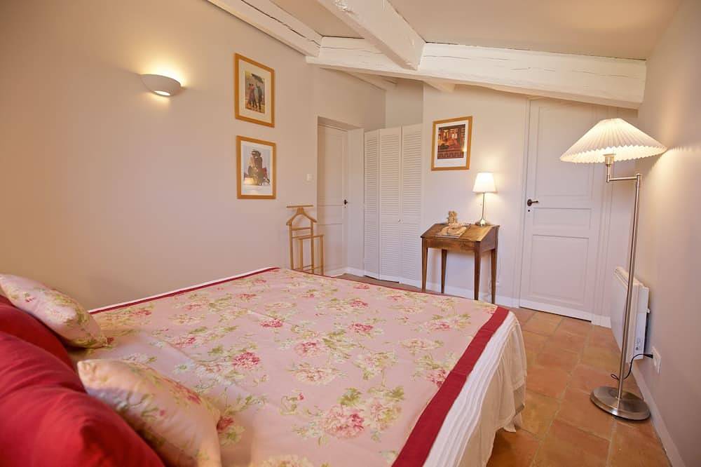 Pretty village house for 8 persons and pool secured with fence in Goult, Parc naturel régional du Luberon