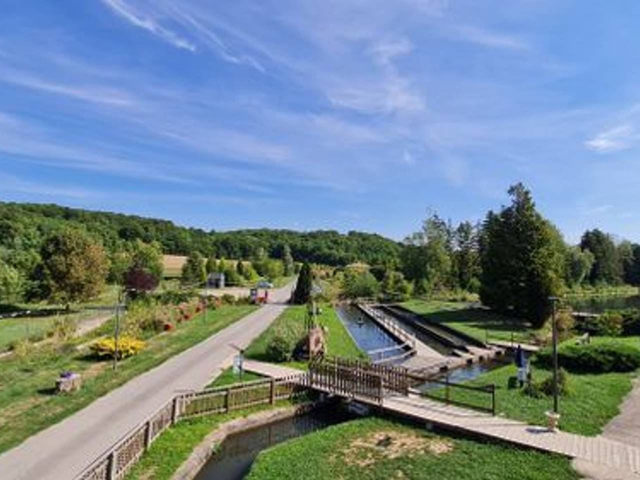 Appartement entier, Escapade Nature au Parc de Lorraine - Gîte Lumineux pour 2-4 Pers, Activités & Détente in Lacroix-sur-Meuse, Région de Commercy