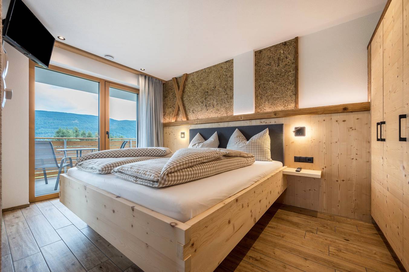 Ganze Wohnung, Ferienwohnung 'Forchnerhof Apt 2' mit Bergblick, Gemeinschaftsgarten und Wlan in Terenten, Dolomiti Superski