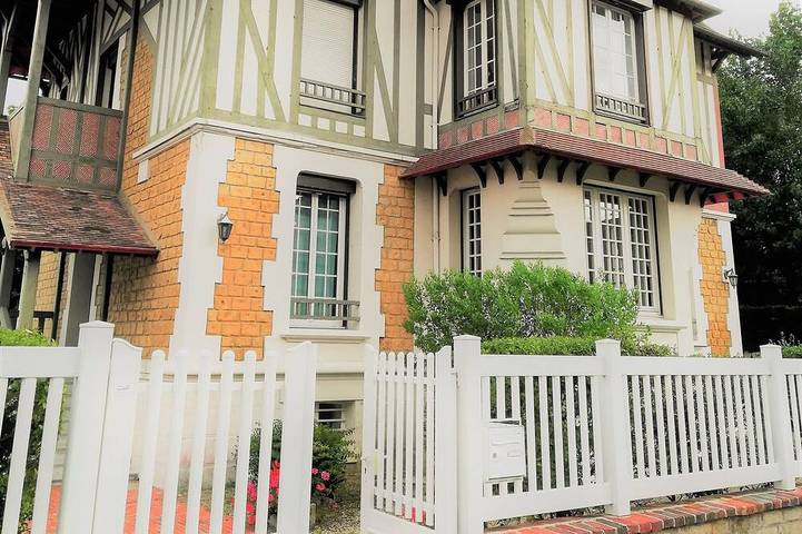 Location de vacances pour 7 personnes, avec terrasse à Cabourg