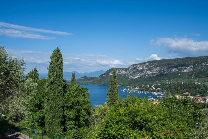 Ferienwohnung für 4 Personen, mit Balkon/Terrasse und Garten sowie Pool und Seeblick in Garda - 4