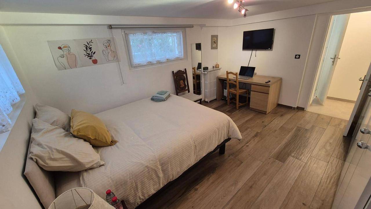 Chambres meublées, Tv sdb wc et accès privatifs in Champigny-sur-Marne, Val-de-Marne