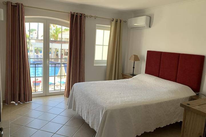 Erstaunliches T5 Stadthaus im alten Dorf Vilamoura mit direktem Zugang zum Hauptpool. in Vilamoura, Quarteira