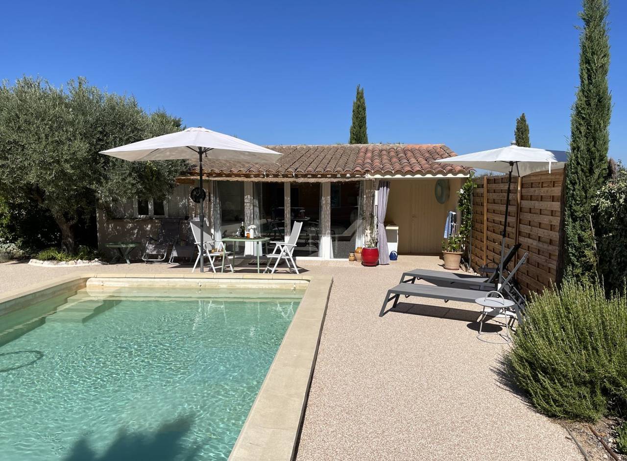 La petite Cadenelle (mazet avec piscine pour 2 personnes) in Eygalières, Région d'Arles