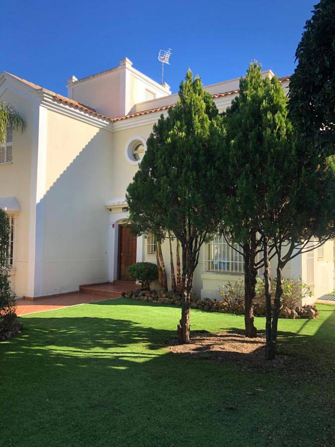 Chambre d’hôte pour 2 personnes, avec Terrasse et Jacuzzi ainsi que Jardin et Bassin pour enfant dans Arroyo de La Miel