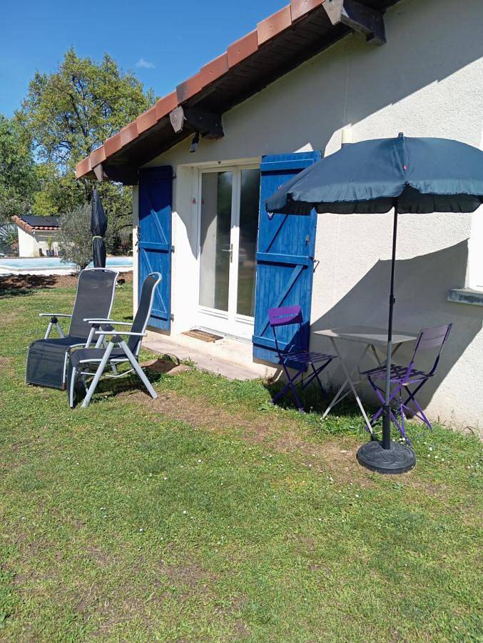 Gîte pour 2 personnes, avec piscine ainsi que terrasse et jardin, animaux acceptés à Septfonds - 2