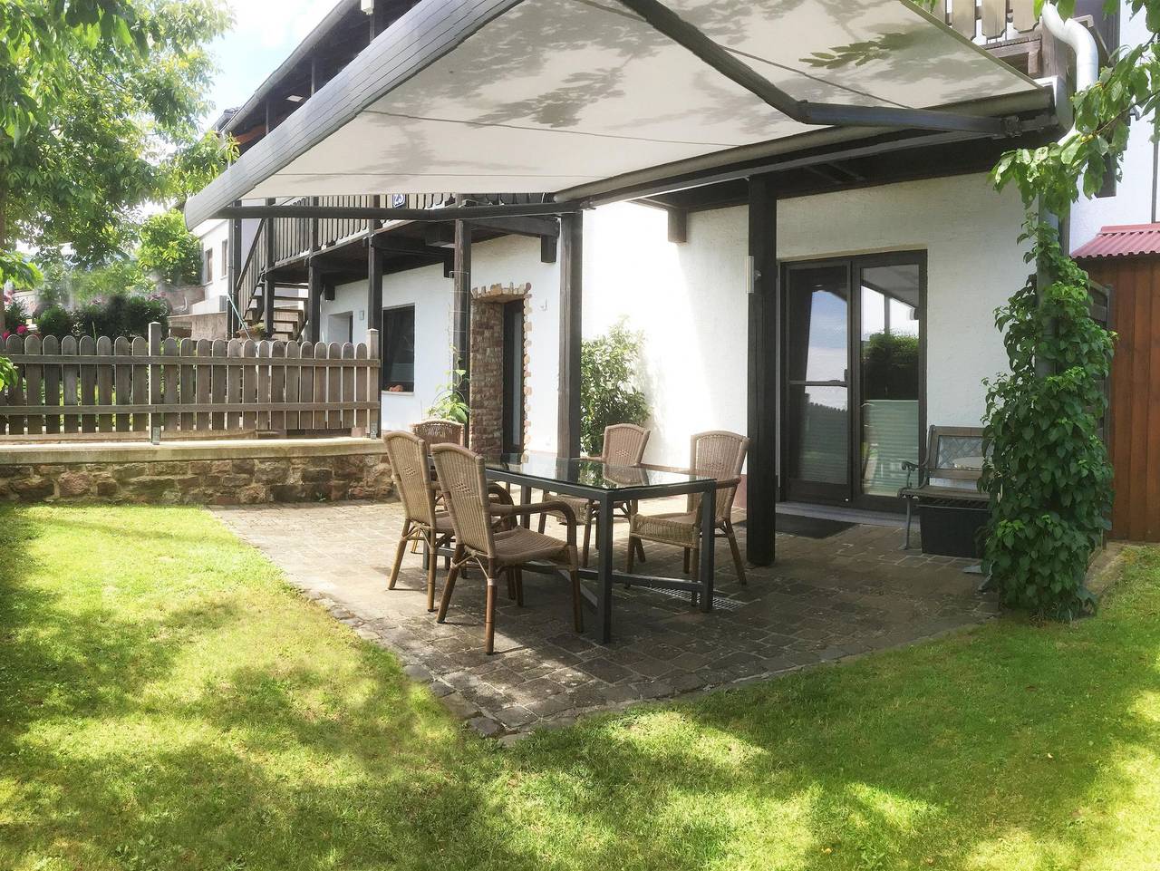 Ganze Ferienwohnung, Ferienwohnung Zum Nussbaum - Ferienwohnung mit 2 Schlafzimmern in Deudesfeld, Vulkaneifel