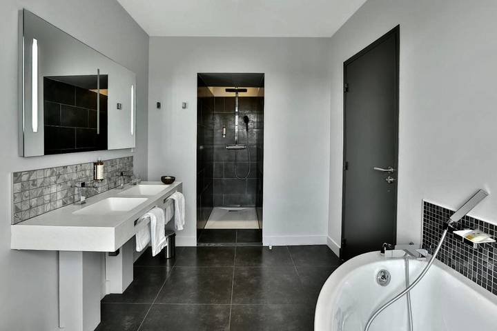 Hôtel pour 2 personnes, avec vue ainsi que sauna et jardin, animaux acceptés à Uzerche - 4