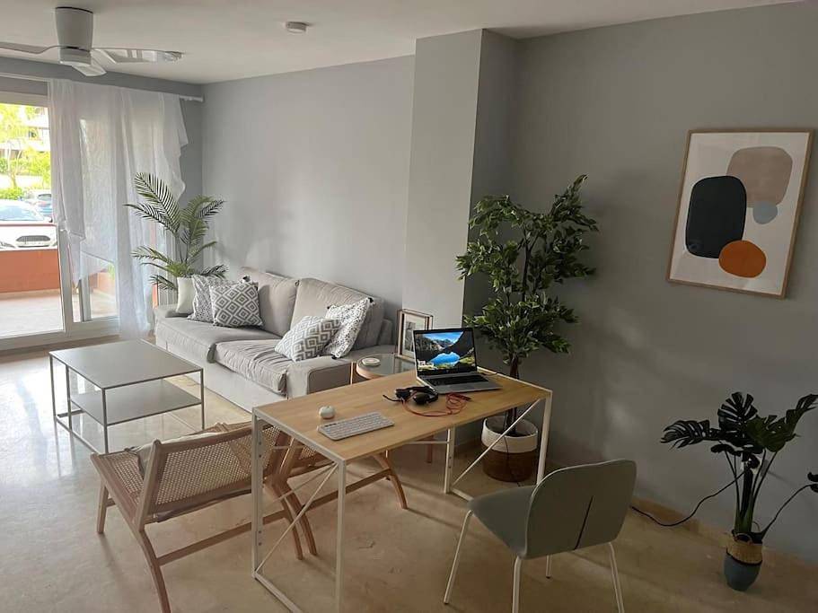 Ganze Wohnung, Sotogrande Paseo del Mar - 10 steps away from the beach in Sotogrande, San Roque
