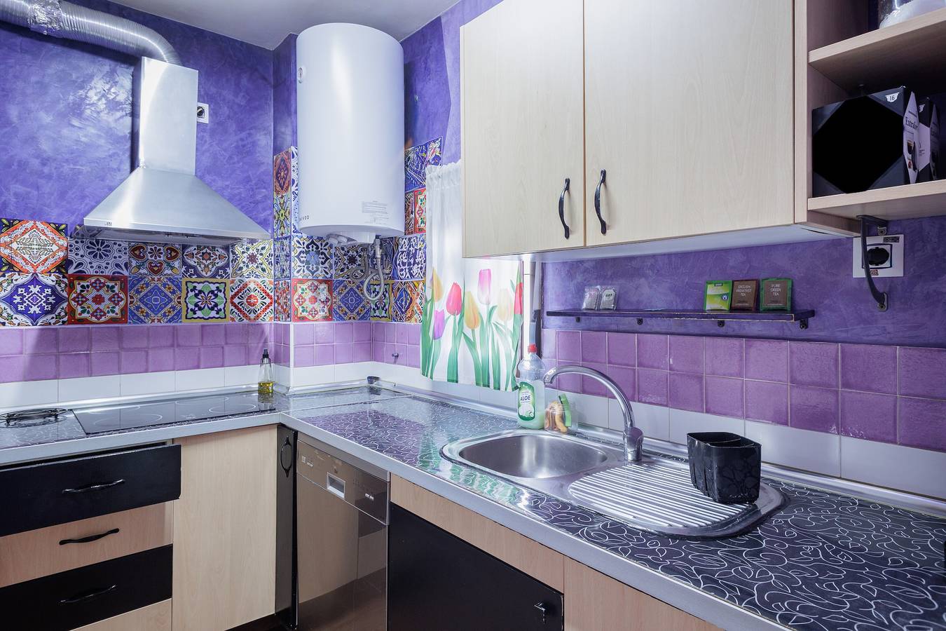 Casa Vacacional 'San Juan Bien Comunicado' con Balcón, Wi-Fi y Aire Acondicionado in San Juan de Aznalfarache, Provincia de Sevilla