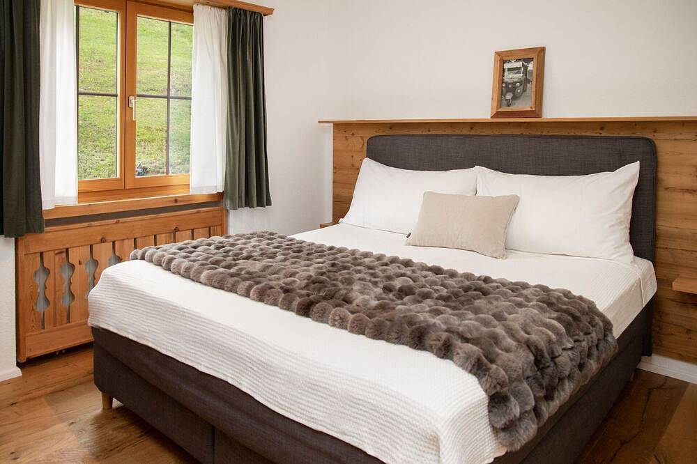 Ganze Wohnung, Herrliche Wohnung für 5 Gäste mit Pool,  W-Lan, Tv, Balkon und Panoramablick in Falera, Flims Laax Falera