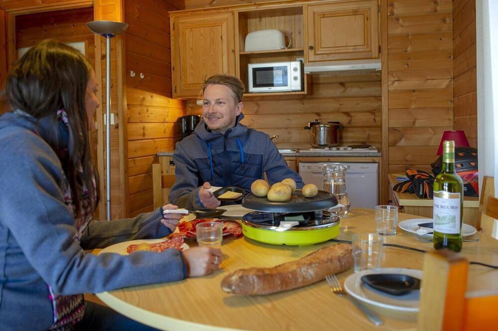 Ganze Wohnung, Bis 50m skipiste, schwimmbad, terrasse, balkon, parkmöglichkeiten, fernseher in Saint-Jean-d'Arves, Region Saint-Jean-de-Maurienne