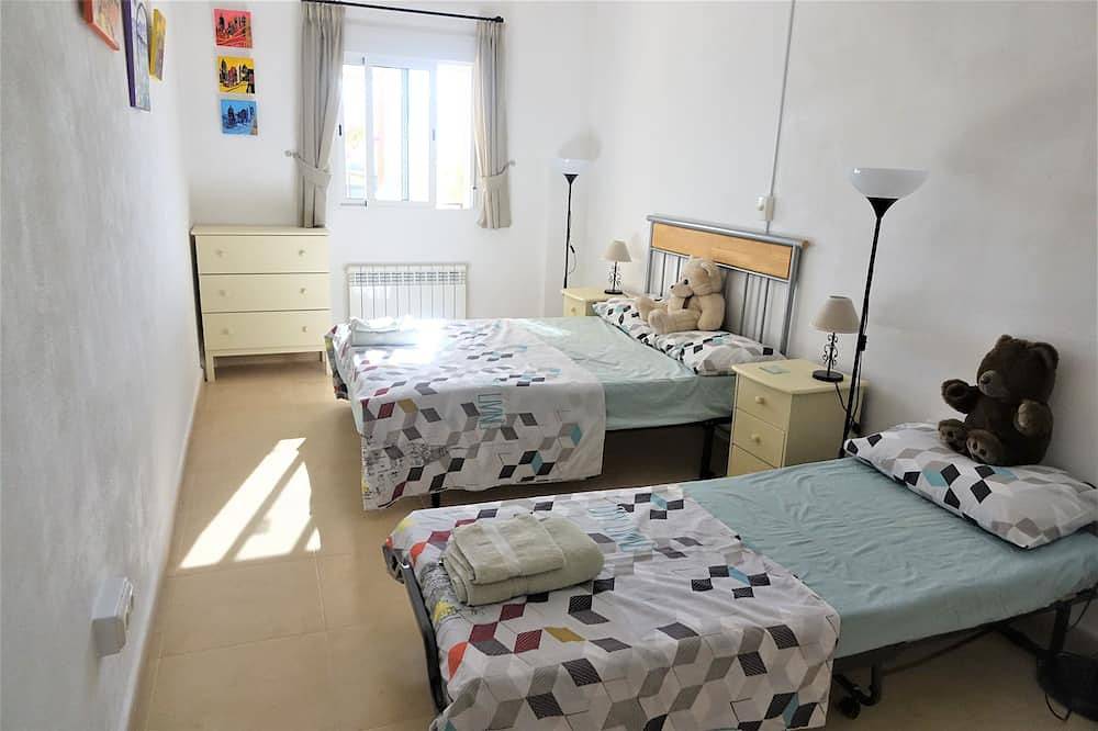 Casita Jacaranda een 2 slaapkamer landhuis met zwembad van 8 x 5 meter in Pizarra, Málaga Provincie