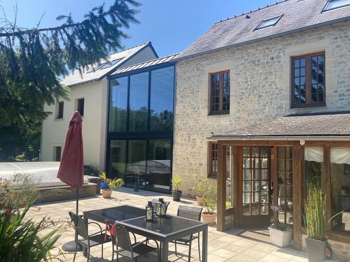 Location de vacances pour 8 personnes, avec Terrasse ainsi que Jardin et Piscine à Carcagny