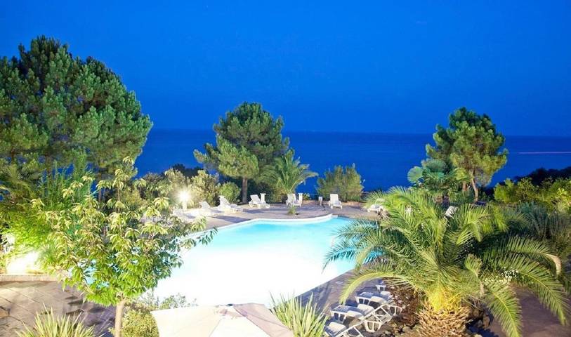 Villa pour 4 personnes, avec piscine ainsi que jardin et vue en Corse - 3