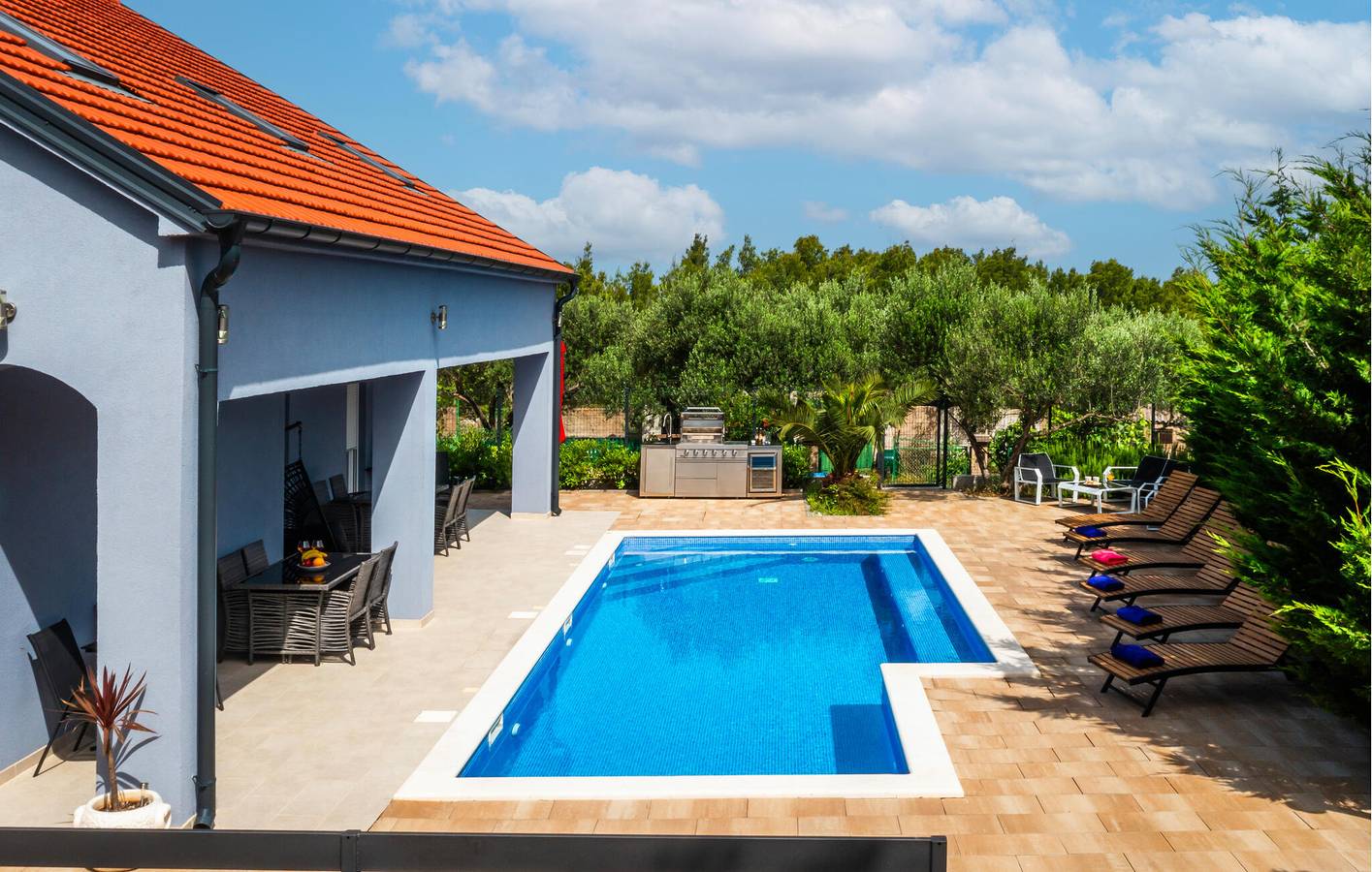 Ferienhaus für 12 Personen mit Terrasse in Bilice, Šibenik-Knin