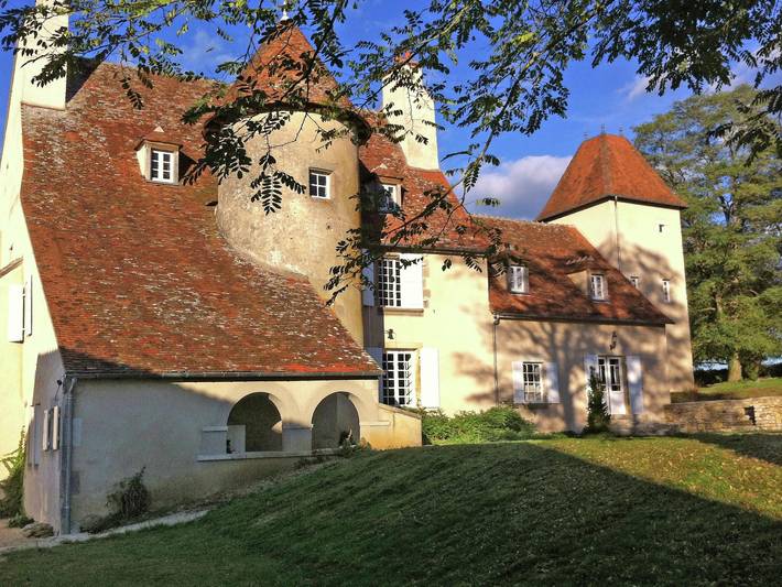 Château pour 8 personnes, avec Terrasse ainsi que Jardin et Vue en Auvergne