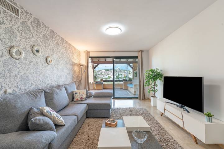 Entire apartment, Apartment 'Paraíso' with Mountain Views, Wi-Fi, and Air Conditioning in Estepona, Cordillera Penibética