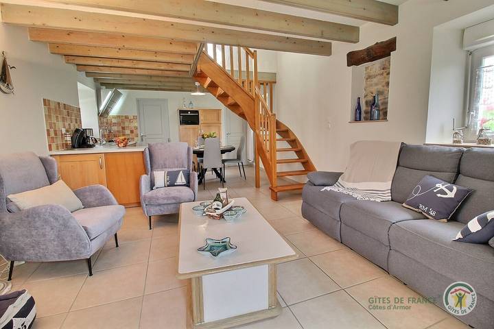 Gîte pour 4 personnes, avec Terrasse et Jardin à Yvias