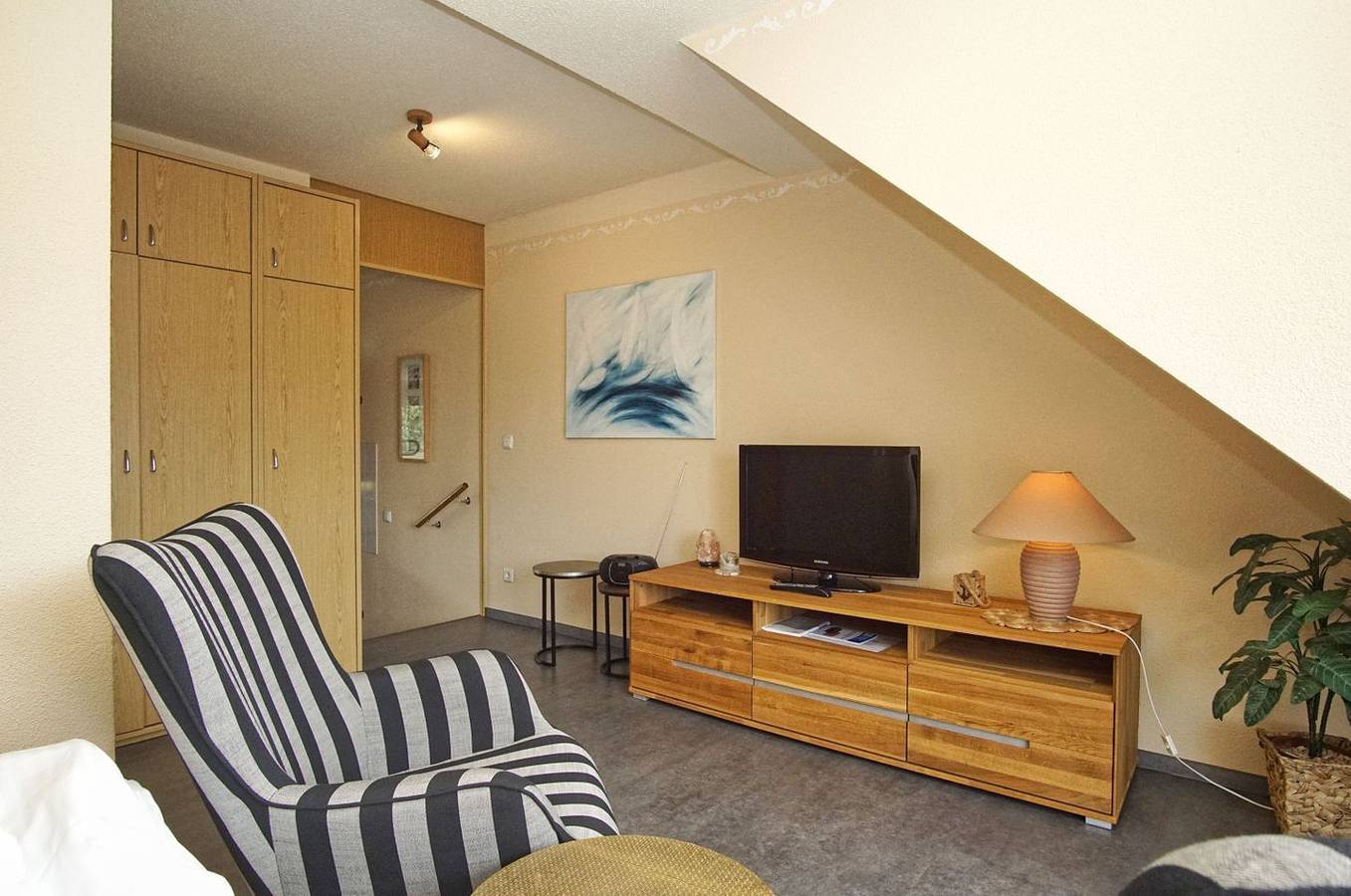 Ganze Wohnung, Nur 100 m zum Strand, schöne Fewo mit Balkon - App. Eldena Fewo 10 in Lobbe, Mönchgut