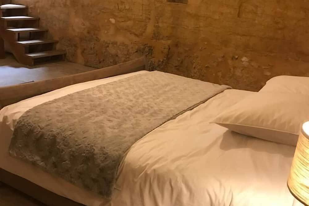 Charming 15th Century 3 Bedroom Stone Cottage in Domme, Périgord Noir