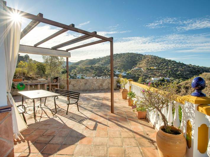 Sunny Solarium Ferienhaus in Canillas de Aceituno, Cordillera Penibética
