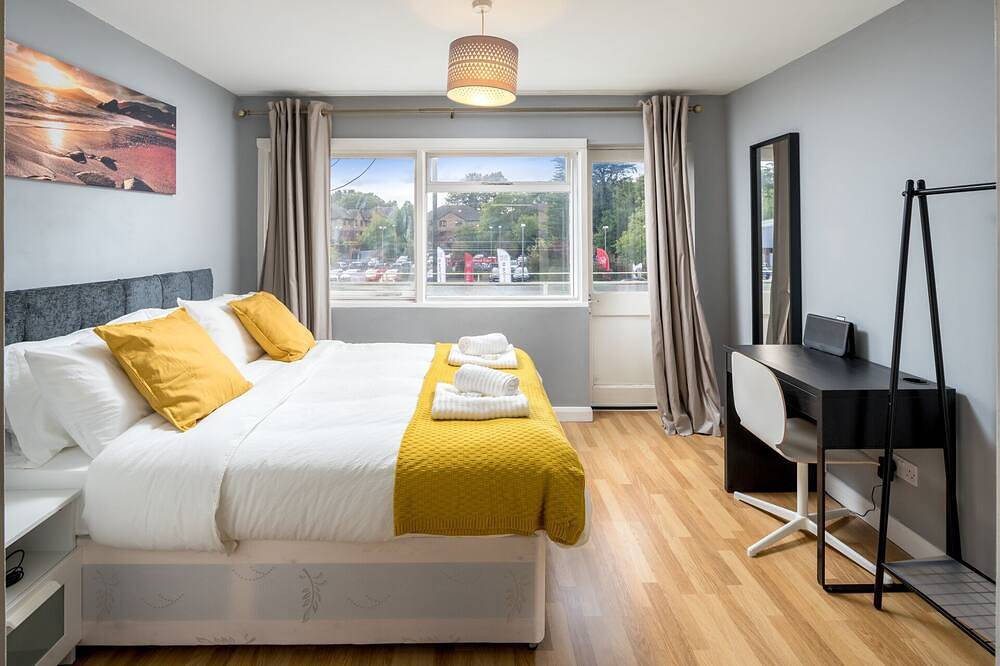 Entire apartment, Sublime Stays - Crawley Centre near Gatwick Airport in Crawley, West Sussex
