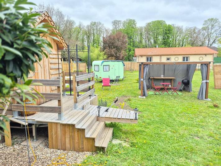 Camping pour 4 personnes, avec Jacuzzi et Terrasse ainsi que Jardin et Vue