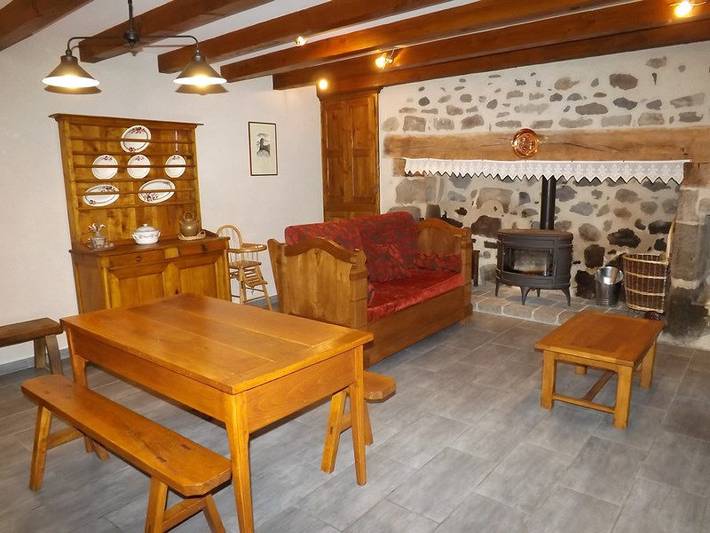 Gîte pour 6 personnes, avec terrasse et jardin à Mandailles-Saint-Julien - 3