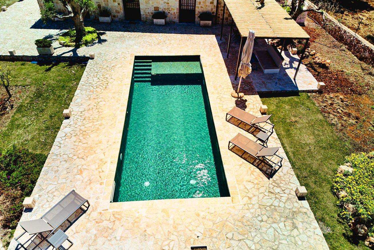 Lamia Danieli piscina privata e relax tra gli ulivi in Ostuni, Salento