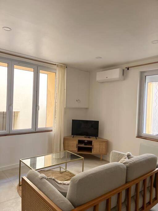 Appartement entier, Apartment - Ground Floor in Marseille, Région de Marseille