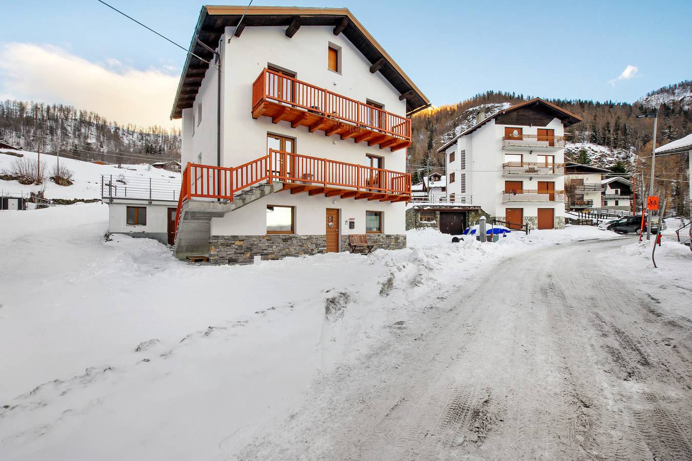Appartamento intero, Appartamento 'Le Rêve D'Emilie - Family House' con vista sulle montagne, terrazza condivisa e Wi-Fi in Breuil-Cervinia (Italia), Valtournenche