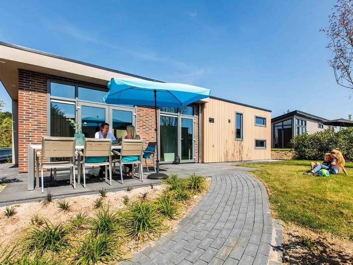 Vakantiehuis voor 6 personen, with Whirlpool and Tuin as well as Zwembad and Sauna in Limburg