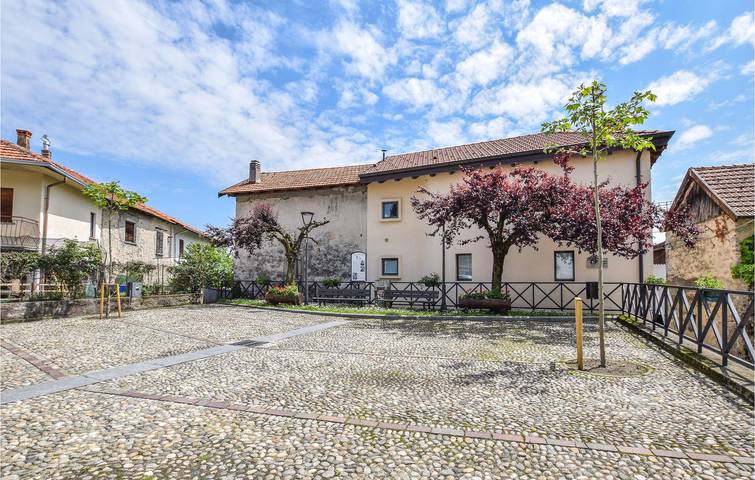 120 qm Wohnung mit WiFi, Terrasse und Seeblick! in Boleto (Madonna del Sasso), Madonna del Sasso