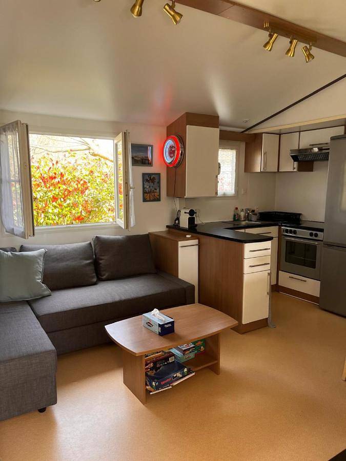 Camping pour 5 personnes, avec piscine ainsi que terrasse et jardin