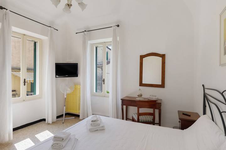Appartamento 'Calendula' con Vista Montagna, Terrazza in Comune e Wi-Fi in Montegrazie, Imperia