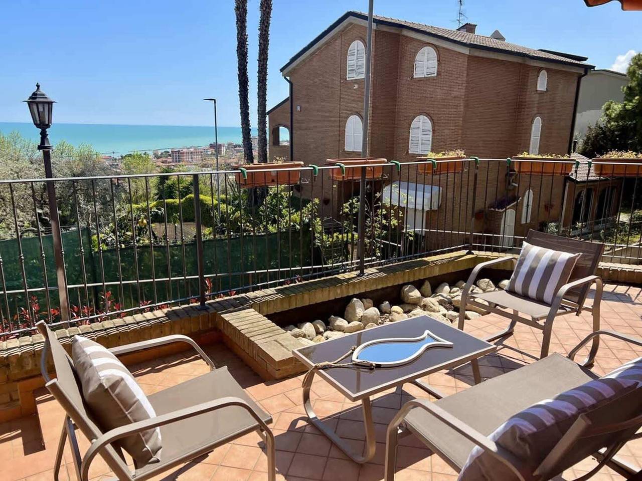 Appartement entier, Villa élégante avec jacuzzi et vue in Grottammare, Région de Grottammare