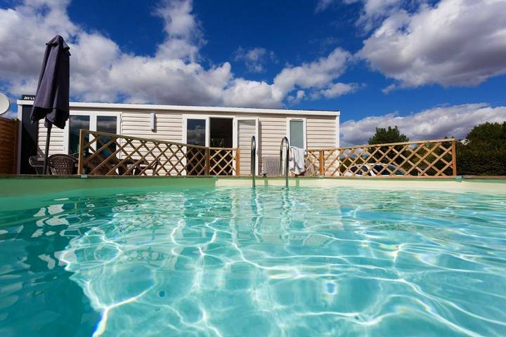 Camping pour 5 personnes, avec Terrasse et Jardin ainsi que Piscine et Vue