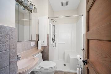 Vacation House for 20 Guests in Connecticut, USA, Picture 3