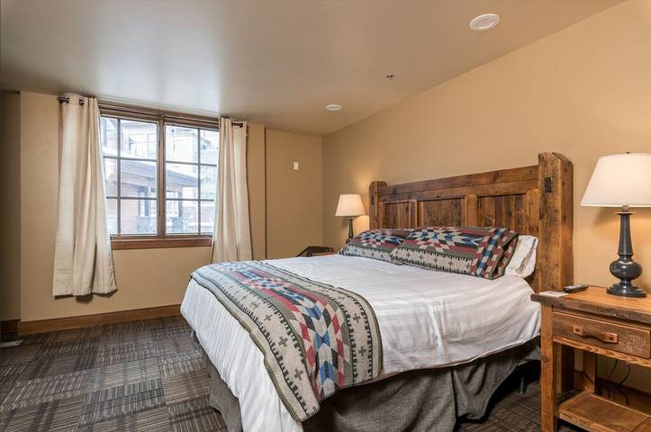 Vacation rental for 12 people, with sauna and terrace as well as hot tub and pool in Sun Valley ID