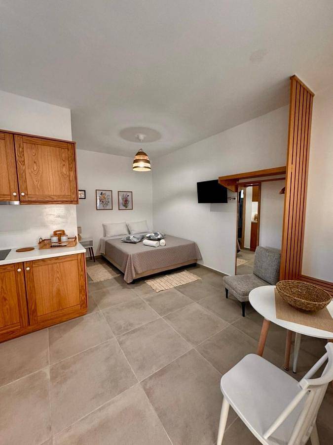 One-Bedroom Apartment with Sea View and Balcony in Eubée