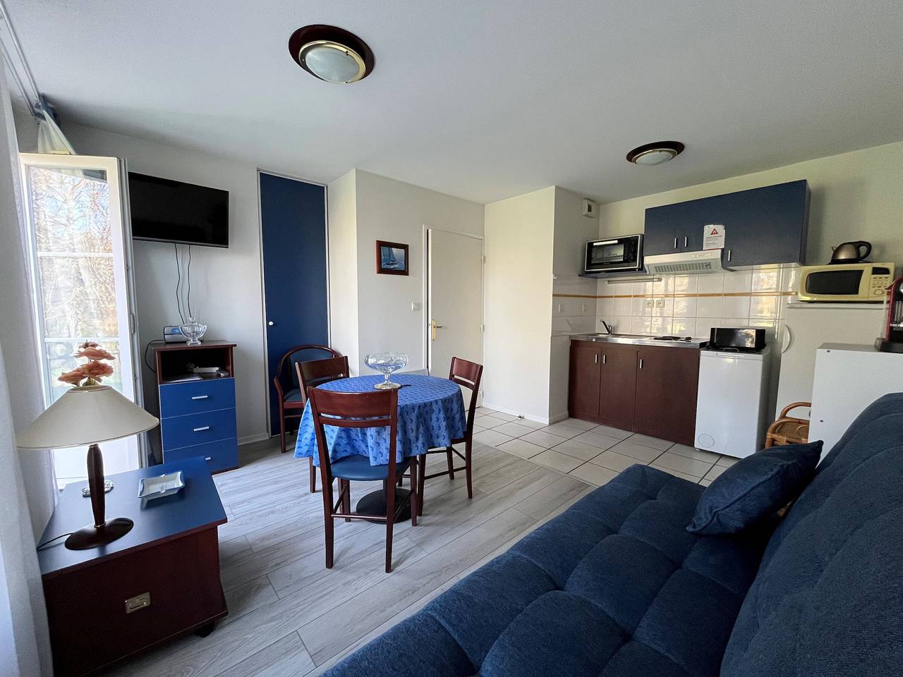 Apartamento entero, Encantador T2 con Piscina Común y Wifi a 200m de los Baños in La Roche-Posay, Vienne