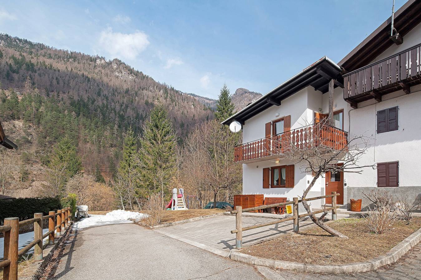 Holiday Home 'Ciasa Civetta' with Mountain View, Private Terrace and Wi-Fi in Monte Civetta, San Tomaso Agordino